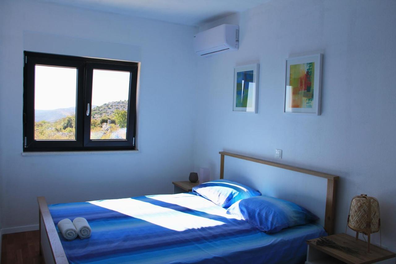 Villa Zlatno Sunce In The Hills Near Trogir Vrsine Екстериор снимка